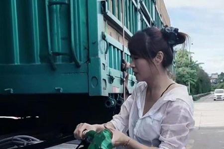 跟车女是什么意思