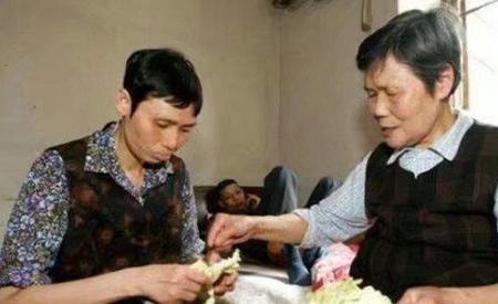 父母死后留下个智障儿子怎么办