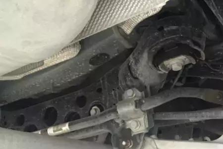 奔驰gls400后减震器气囊怎么拆