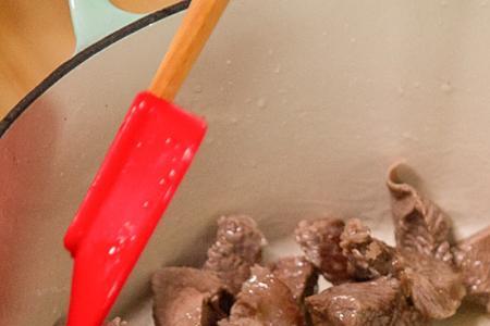 炖牛肉放冰糖炖牛肉需要加糖吗