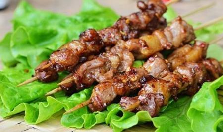 烤羊肉串中间夹的羊油是什么分