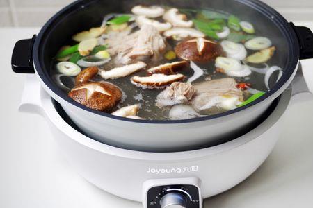 三鲜肉圆火锅做法