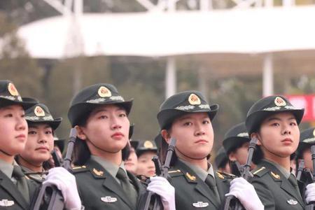 英姿飒爽五尺枪全诗