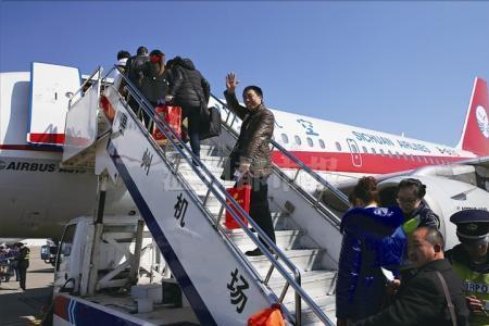坐飞机怎么跟空姐道别
