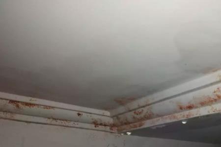 空调管道与墙体连接处漏水