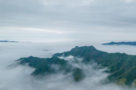 高山云雾什么意思