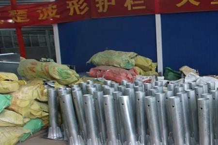 桥梁支架护栏挂网高度