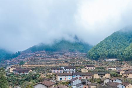 一个村为什么两个姓