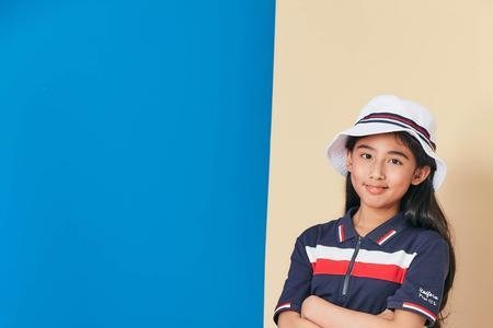 小学女生可以穿排扣裤去学校吗