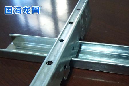 轻钢龙骨边骨固定方法