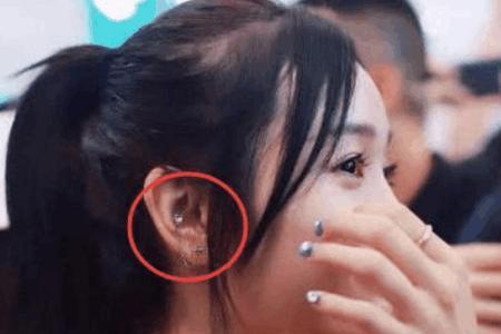 左耳打耳洞是什么意思