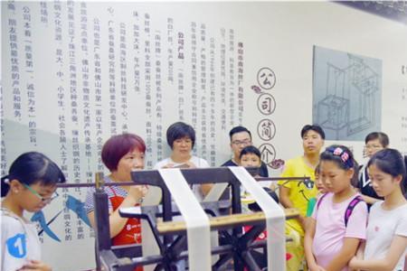 两个小孩怎么找工厂