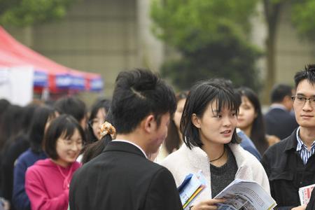 毕业8年的大专生可以落户长沙吗