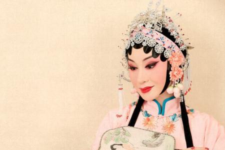为什么京剧衣服上带个圈