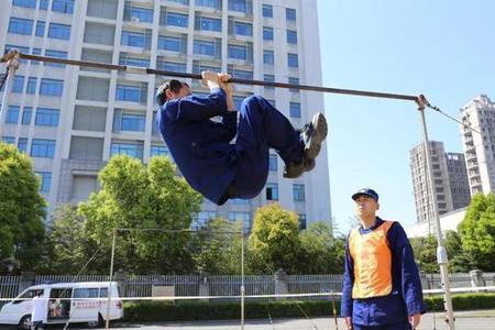 一般人吊单杠能吊几秒