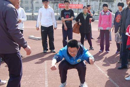 立定跳远3.15米怎么做到的