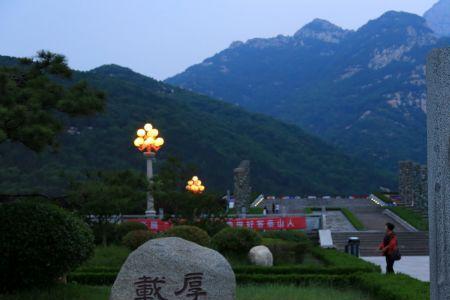 泰安天外村和红门哪个好玩