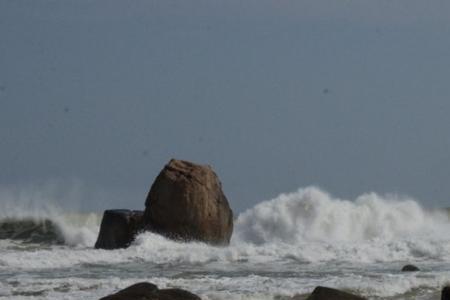 浪海滔天是成语吗