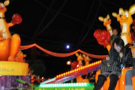 上海欢乐谷怎么拿手环