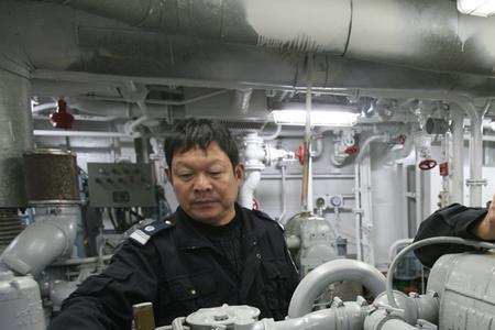 船舶副机运行一段时间开始抖动