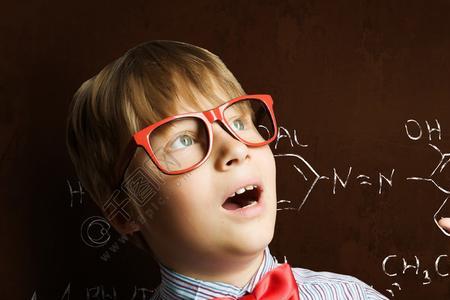 形容男孩聪明的字