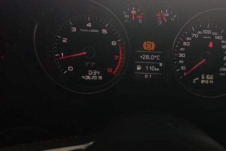 奥迪tt过减速带有吱吱声音