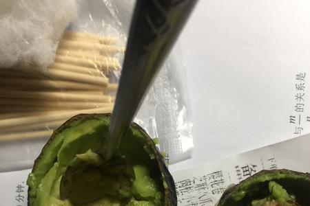 牛油果果肉有褐色丝能吃吗