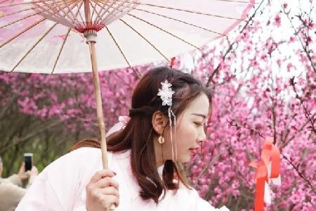 和桃花合影怎么拍