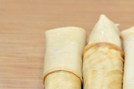 豆腐卷怎么炸不粘锅