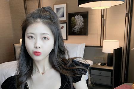 直播穿什么颜色的衣服上镜