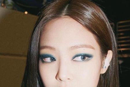 儿童白色裙子配什么颜色眼影