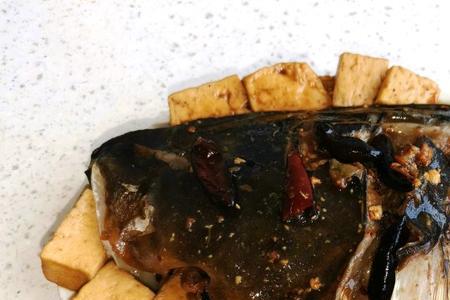 红烧鱼头豆腐的家常做法王刚