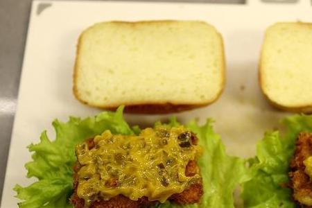 kfc的汉堡里面有夹酸黄瓜吗