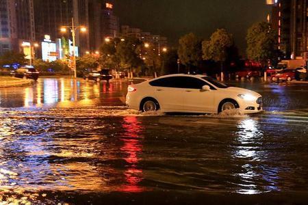 倾盆大雨像什么