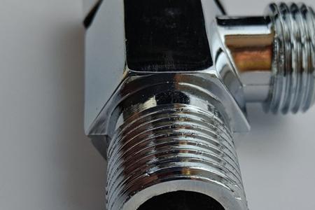 热水器角阀内牙倾斜怎么处理