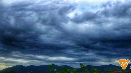 天上下雨地上滑是什么意思