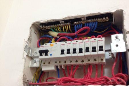 空调0VC电线是接零线还是接火线