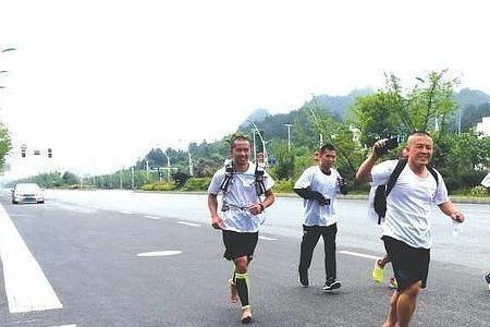 光脚跑100米会不会比较快
