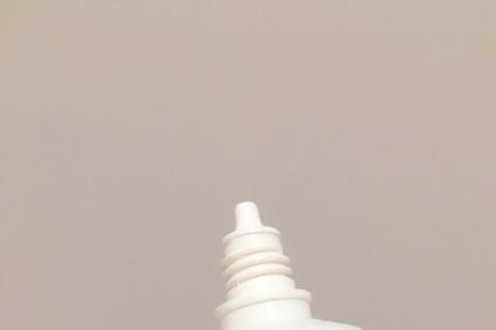 隐形眼镜泡在护理液里一个星期