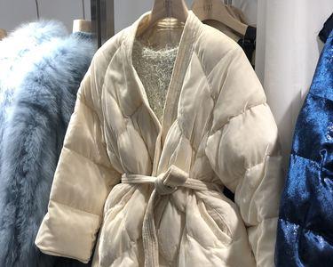 羽绒服里发现丝绒正常吗