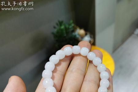 和田玉手串珠中白色的是什么