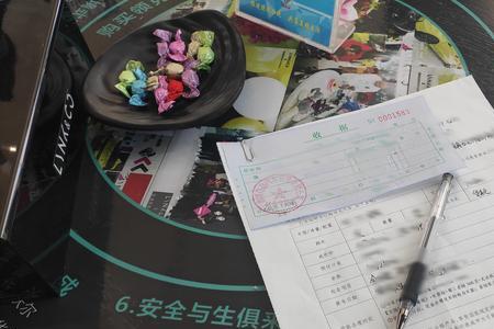 4s店订了车车没到就让签合同
