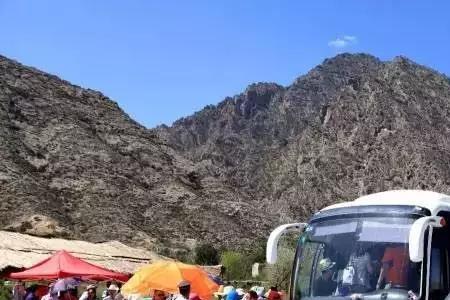 旅游大巴坐多少人