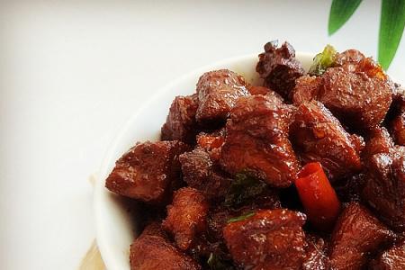 描写红烧肉的色香味俱全的段落