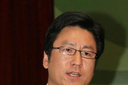 康辉和白岩松那个职位高