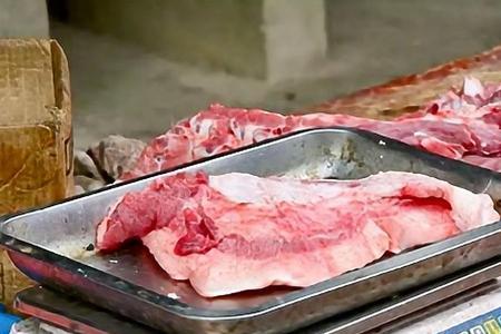 刚杀的猪肉有臭味能吃吗