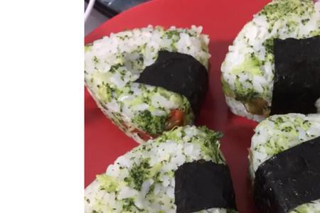 一个360克的饭团热量多少