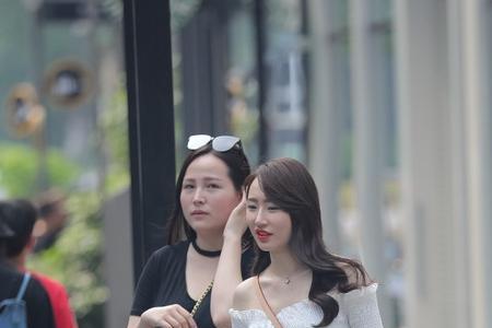 身材匀称的女人看起来高吗