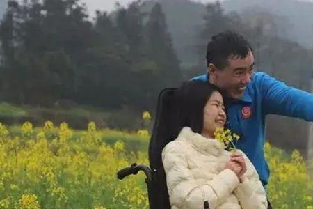 轮椅男孩爱上女孩电影