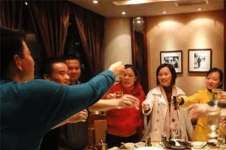 自娱自乐的近义词